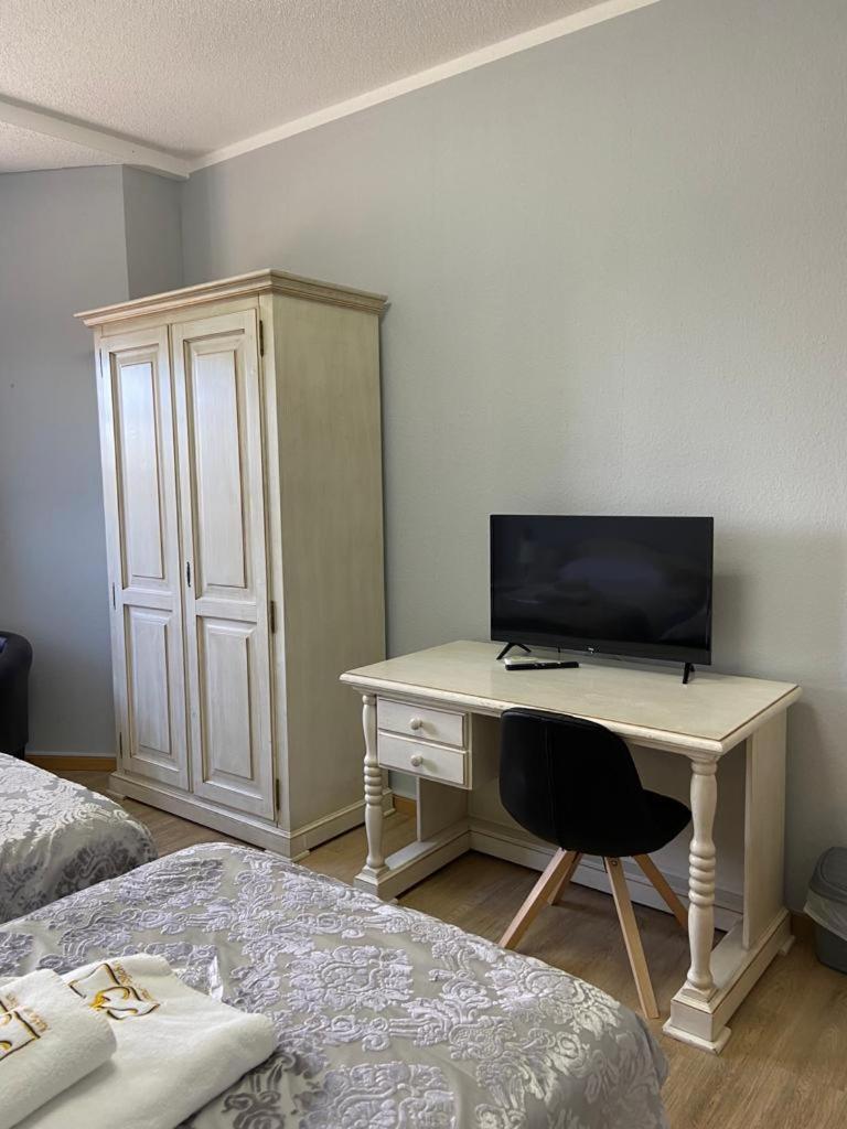 Astheimer Schloesschen Trebur Room photo